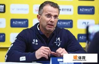 马蕴雯牵手Rett，中国女排更换意大利体能师大叔，你怎么看？