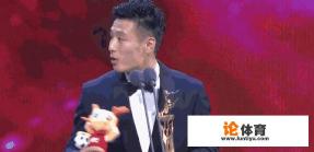 中超颁奖典礼张斌两次想抢徐根宝的话筒，帮徐根宝圆话，当时发生了什么？