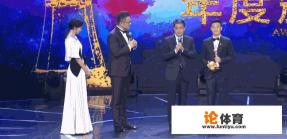 中超颁奖典礼张斌两次想抢徐根宝的话筒，帮徐根宝圆话，当时发生了什么？