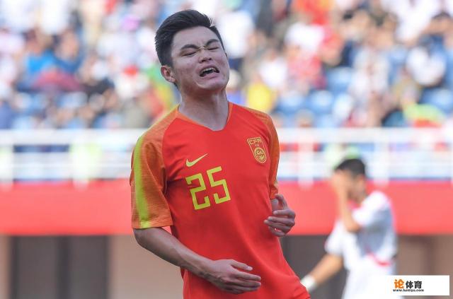 亚运会中国男足下半场黄紫昌上场后连扳3球,如果早一点让黄紫昌上场结果会不会改变,你怎么看? 亚运会中国男足下半场黄紫昌上场后连扳3球,如果早一点让黄紫昌上场结果会不会改变,你怎么看?
