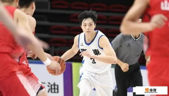 两战均是队内得分王!胡明轩现在已经是广东门面了吗? 两战均是队内得分王!胡明轩现在已经是广东门面了吗?