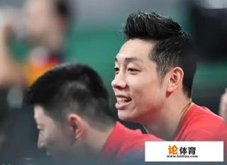 乒乓球世界杯男团赛,樊振东比赛中险些摔倒并回眸队友求同情。当时发生了什么? 乒乓球世界杯男团赛,樊振东比赛中险些摔倒并回眸队友求同情。当时发生了什么?