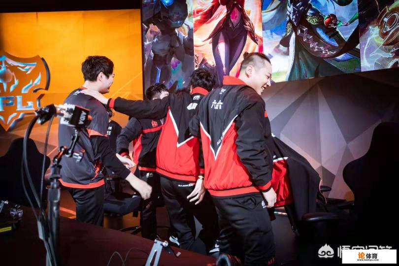 KPL季后赛虎扑“红榜”出炉，AG月光和首发6人上榜，粉丝评价他们是“六核驱动”，你怎么看？