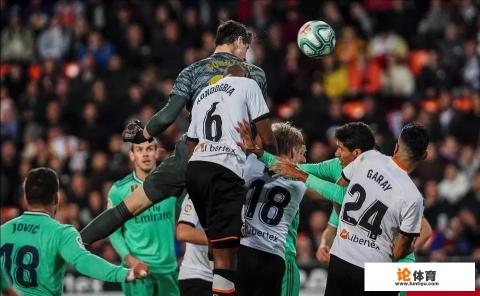 库尔图瓦当选西甲1月最佳球员，3场2次0封、丢1球，“裤袜”vs纳瓦斯，谁更强？