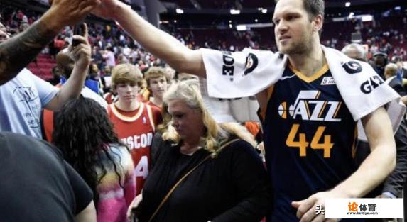 美国目前疫情如何,为何NBA还是如期举行没有看到球迷戴口罩? 美国目前疫情如何,为何NBA还是如期举行没有看到球迷戴口罩?