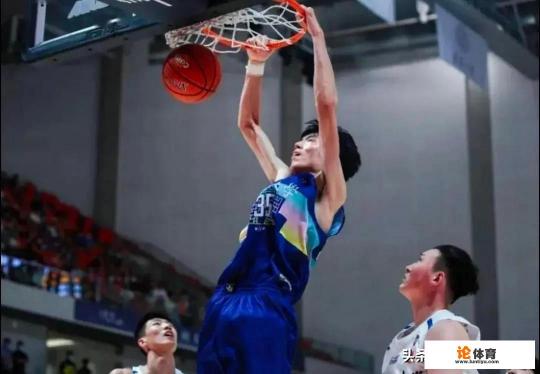 恭喜！又一2米16中国篮球新星征战NCAA，冲NBA还是效仿张镇麟？