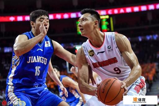 CBA季后赛首轮次场结束，广东和江苏、北京和深圳的战况如何？他们稳进季后赛了吗？